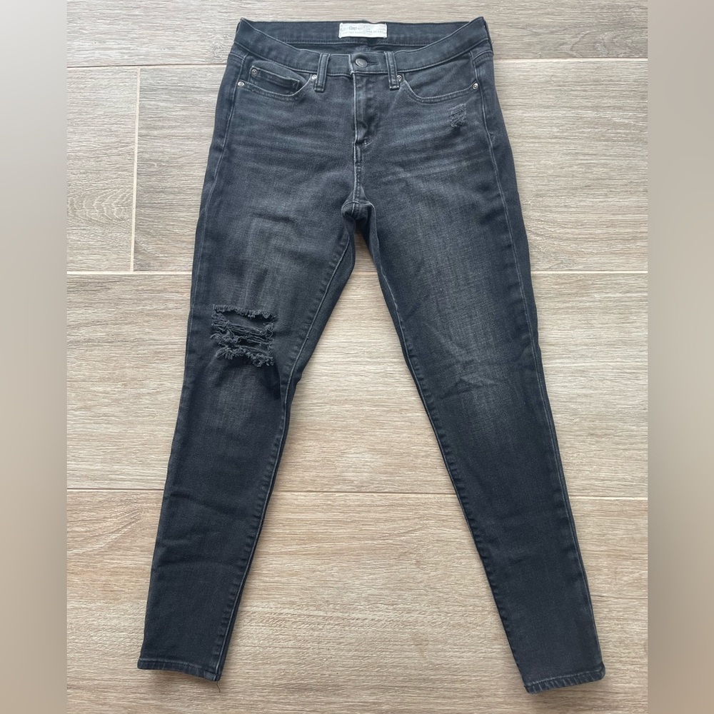 GAP Women’s True Skinny Distressed Black Jeans Size 23R
